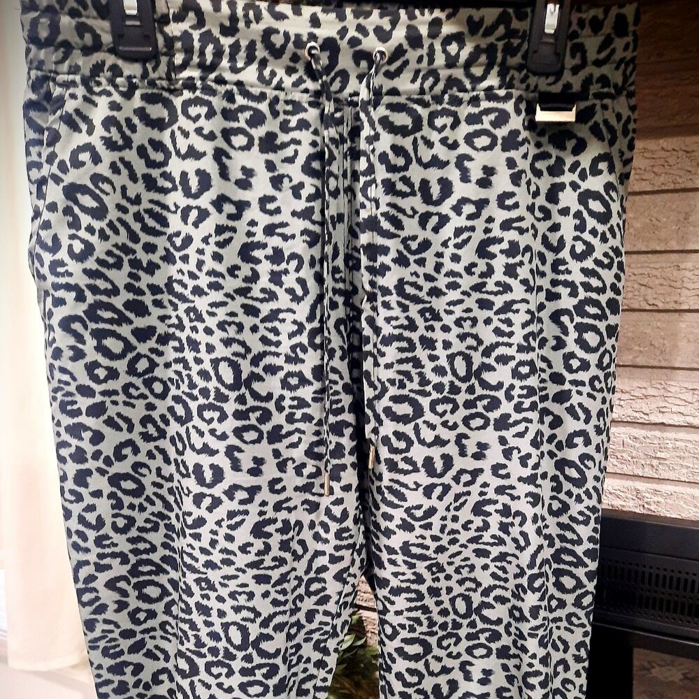 Kl Pro Performance Women's Joggers Grey Leopard Print Capri Cargo Size L